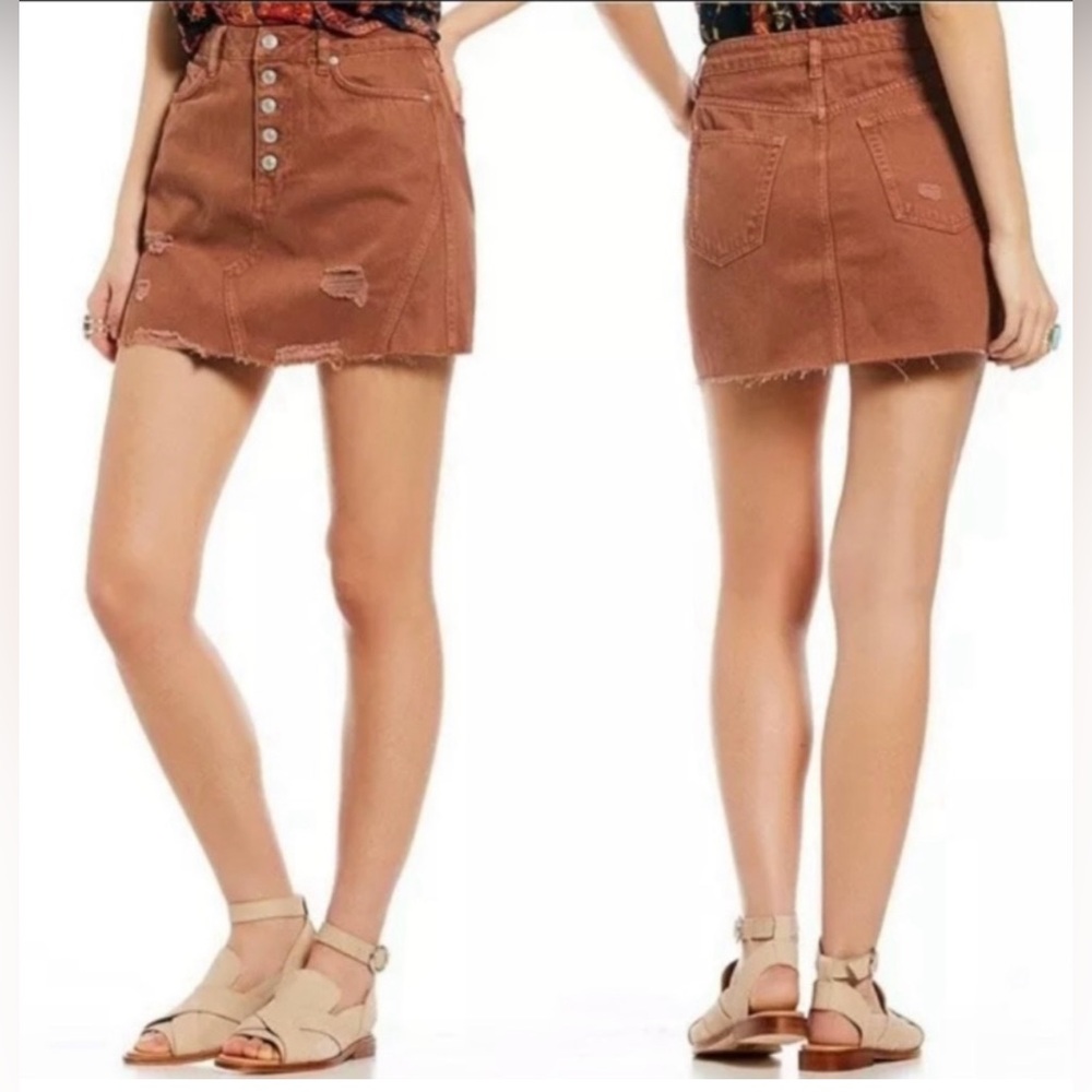 We The Free size 31 distressed denim skirt